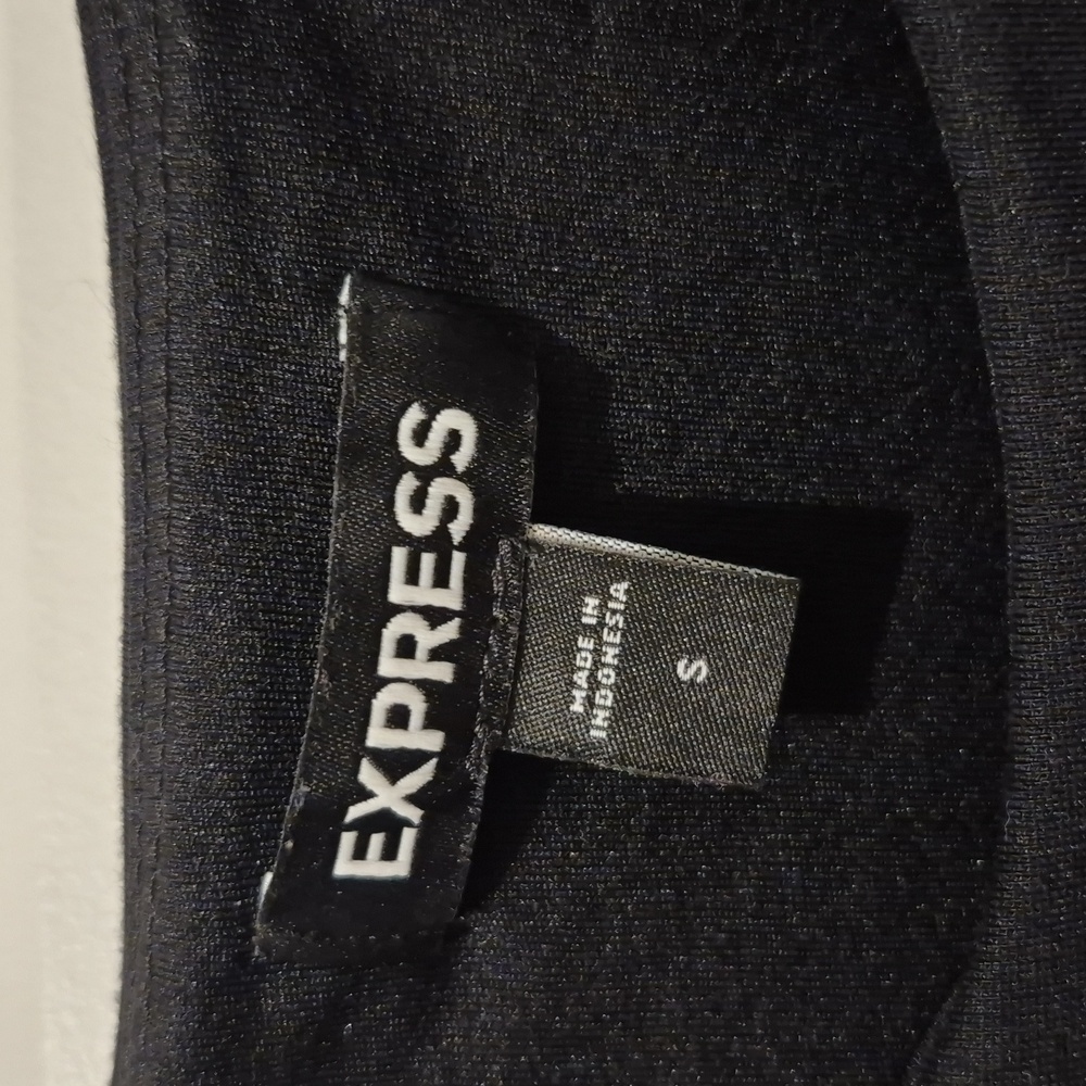 Express Elegant Black Crop Top - Picture 2 of 3